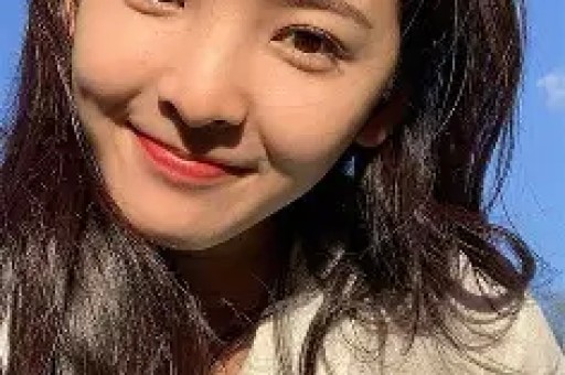 田一名与女生接吻