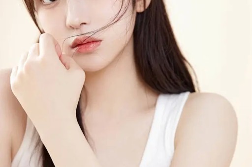 迪丽热巴陈飞宇被曝恋情后再添更多新证男方妈妈态度暧昧
